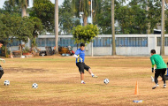 U23 Việt Nam 'luyện công' trên mặt sân ruộng, chờ vinh quang ASIAD 2018