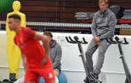 Klopp 'chán đời' canh các ngôi sao Liverpool tập luyện