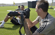 CR7 và đồng đội tập quá sung, Mandzukic đổi nghề làm Paparazzi