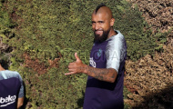 Vidal cười rạng rỡ, Rakitic tập luyện cật lực vì suất đá chính