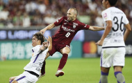 Cận cảnh pha làm bàn đẳng cấp của Andres Iniesta