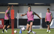 Dybala đứng hình khi Ronaldo nghiến răng tung cú sút