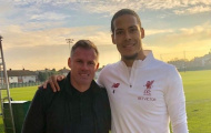 Jamie Carragher so sánh trung vệ này với 'huyền thoại bất tử' của Liverpool