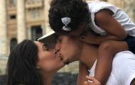 Tranh thủ xả hơi, vợ chồng Coutinho chứng minh tình yêu trước... Thiên Chúa