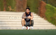 Messi trầm tư, tìm cách giúp bạn thân Suarez nổ súng