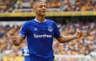 Sau 2 vòng tỏa sáng, tân binh của Everton đi vào lịch sử với 1 chiếc thẻ đỏ