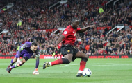 Gary Neville sốc nặng với khả năng dứt điểm của Lukaku