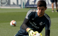 Không được trọng dụng, Courtois buồn rười rượi trên sân tập