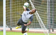 Chán đá tiền đạo, Aubameyang đe dọa vị trí thủ môn của Cech, Leno