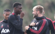 Pogba và Mourinho gây choáng với điệu bộ này trên sân tập Man Utd