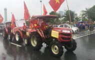 SỐC: Fan lái máy cày chào đón U23 Việt Nam hồi hương