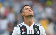 NÓNG: Ronaldo nhận 'TRÁI ĐẮNG' đầu tiên từ Italy
