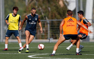 Tỏa sáng rực rỡ, Benzema sung mãn trên sân tập