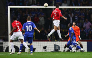 SỐC vì hành động không giống ai của Ronaldo 10 năm trước