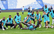 Dàn sao tuyển Pháp tạo dáng cực 'bựa' trên sân tập