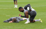 Hạ đo ván đồng đội trên sân tập, Lacazette sẵn sàng lấy suất đá chính của Aubameyang