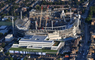 Trả lương bèo, Tottenham thiếu người xây sân mới