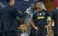 Ronaldo 'đáp trả' Messi bằng thẻ đỏ, Juventus 10 người vẫn... đả bại Valencia