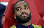Aubameyang ghi bàn, Lacazette buồn thấy rõ