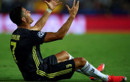 Tiếp tục làn sóng, cựu 'Quỷ đỏ' lên tiếng về thẻ đỏ của Ronaldo