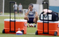 HLV Valverde buồn rũ rượi khi Barcelona đứt mạch thắng