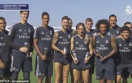 Luka Modric khoe giải 'The Best' trên sân tập Real Madrid
