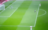 Fan Arsenal thất kinh với Bernd Leno ngay phút thứ nhất trận Brentford