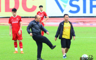 Trở lại Việt Nam, HLV Park Hang-seo 'vi hành' tuyển quân chiến AFF Cup 2018