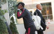 2 sao Man Utd thoải mái cười đùa trong lúc Pogba che mặt