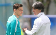 Sau Emery, đích thân Joachim Low lên tiếng về việc đến Arsenal gặp Ozil