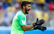 CĐV Liverpool phấn khích vì hành động của Alisson khi Sturridge ghi bàn