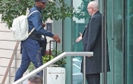 Salah tươi tắn đến Lowry, Pogba rạng rỡ thấy rõ