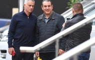 Mourinho trầm ngâm rời khách sạn Lowry