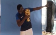 Vừa sắm vai người hùng, Pogba đã lại bị ném đá vì 'làm lố'