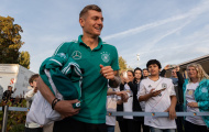 Toni Kroos hóa nam thần, được CĐV tuyển Đức chào đón nồng nhiệt
