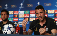 Buffon: 'Alves đột kích tôi trong phòng tắm và đòi chức vô địch World Cup'