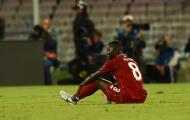 Tân binh được cõng ra sân, lực lượng Liverpool 'tan nát'
