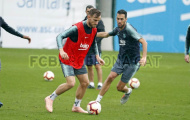 Quyết tâm đòi ngôi đầu, Barca bất chấp tập luyện dưới cơn mưa tầm tã