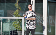 Ramos khiến fan té ngửa với style... bò sữa