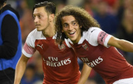 Mesut Ozil chỉ dùng 4 từ để nói về Matteo Guendouzi