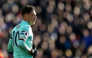 Emery chính thức lên tiếng về hành vi khó coi của Ozil