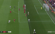 Alisson đã phá luật trước khi Salah ghi bàn mở tỷ số cho Liverpool?