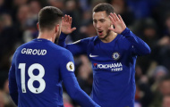 Giroud: 'Chết tiệt, làm thế nào để lấy bóng khỏi chân gã này?'