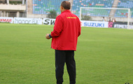 Thầy Park có hành động lạ trên sân Thuwanna trước trận đấu với Myanmar
