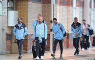 HLV Pep Guardiola ngáy ngủ khi Man City lên đường tới London