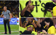 HLV Antoine Hey bất lực, CĐV Malaysia cầu hôn trên khán đài Bukit Jalil