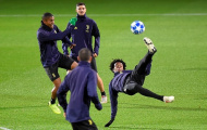 Ronaldo ngỡ ngàng trước cú ngã bàn đèn của Cuadrado