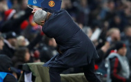 Mourinho nổi điên, đập phá giỏ đựng nước khi Fellaini ghi bàn