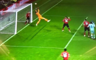De Gea hứng 'gạch đá' sau bàn thua nghiệp dư trước Arsenal