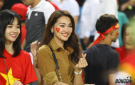 Fan nữ cực xinh thả tim mừng chiến tích sau 10 năm Việt Nam vào chung kết